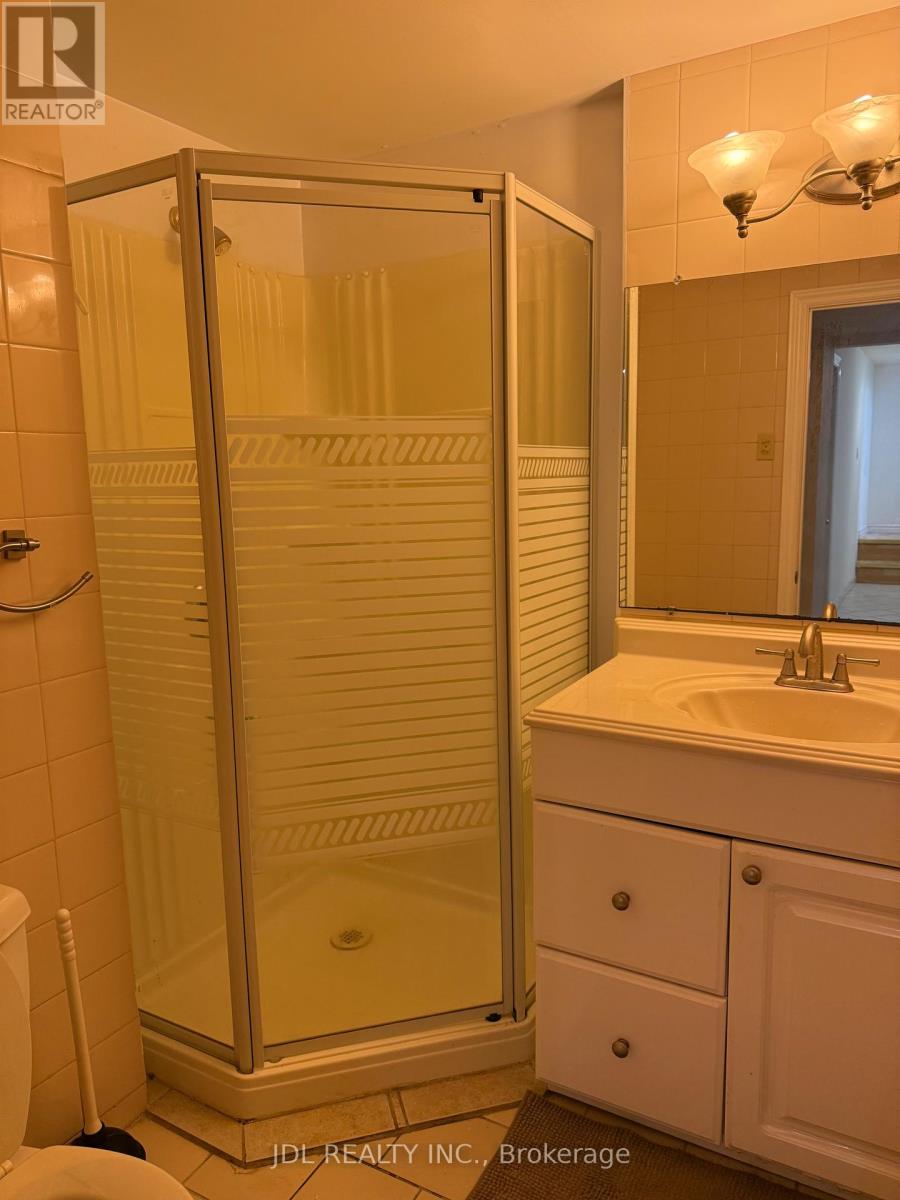 Bsmt - 20 Maureen Drive, Toronto, Ontario  M2K 1J8 - Photo 12 - C12430875