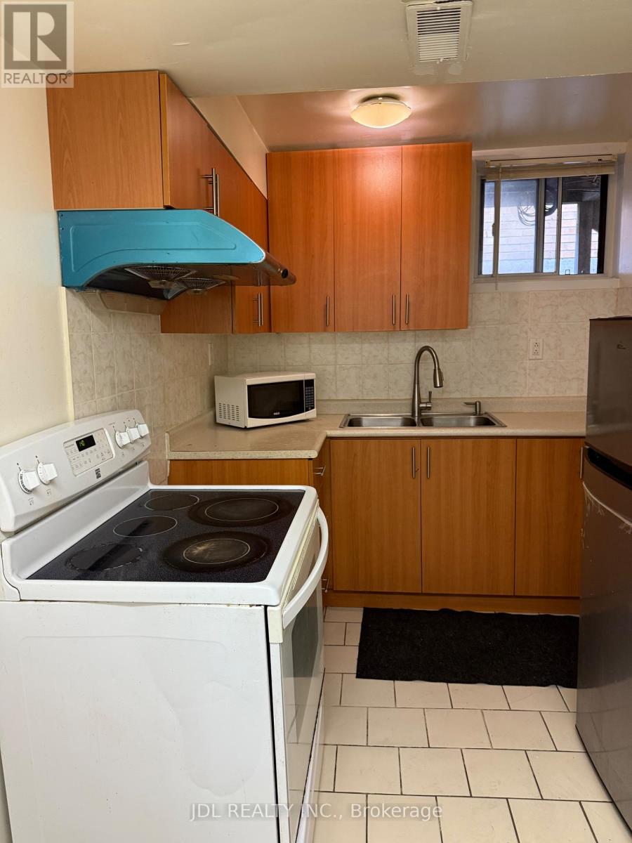 Bsmt - 20 Maureen Drive, Toronto, Ontario  M2K 1J8 - Photo 5 - C12430875