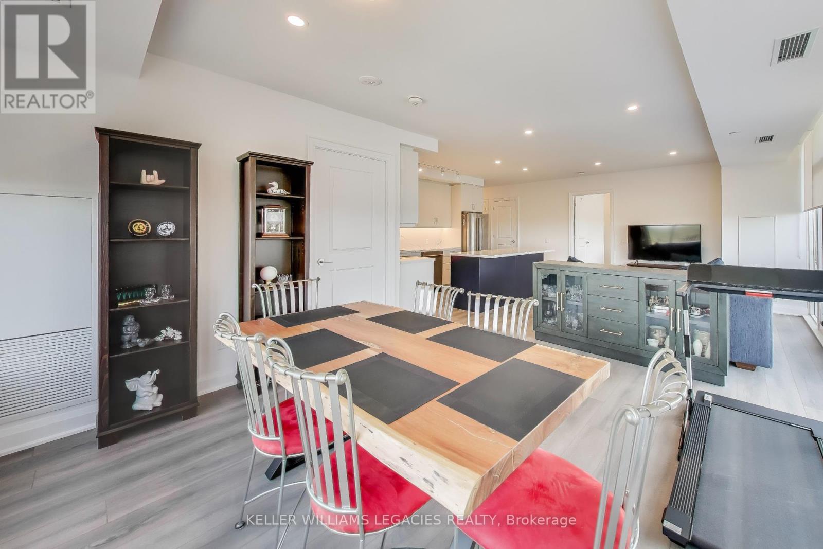 1405 - 10 Gatineau Drive, Vaughan, Ontario  L4J 0L2 - Photo 8 - N12430877