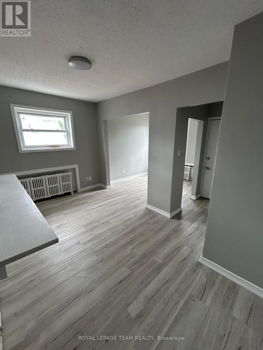 6 - 883 Somerset Street W, Ottawa, Ontario  K1R 6R6 - Photo 3 - X12430881
