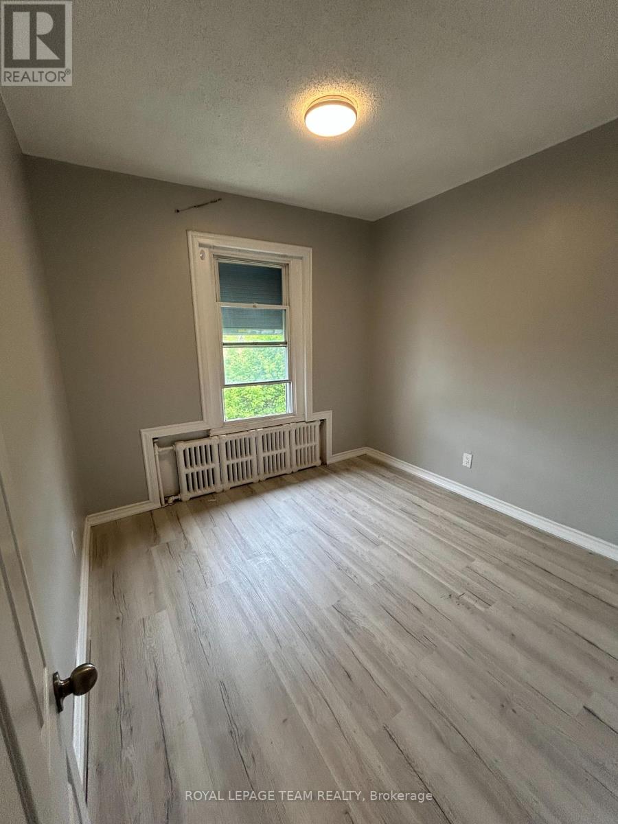 6 - 883 Somerset Street W, Ottawa, Ontario  K1R 6R6 - Photo 5 - X12430881