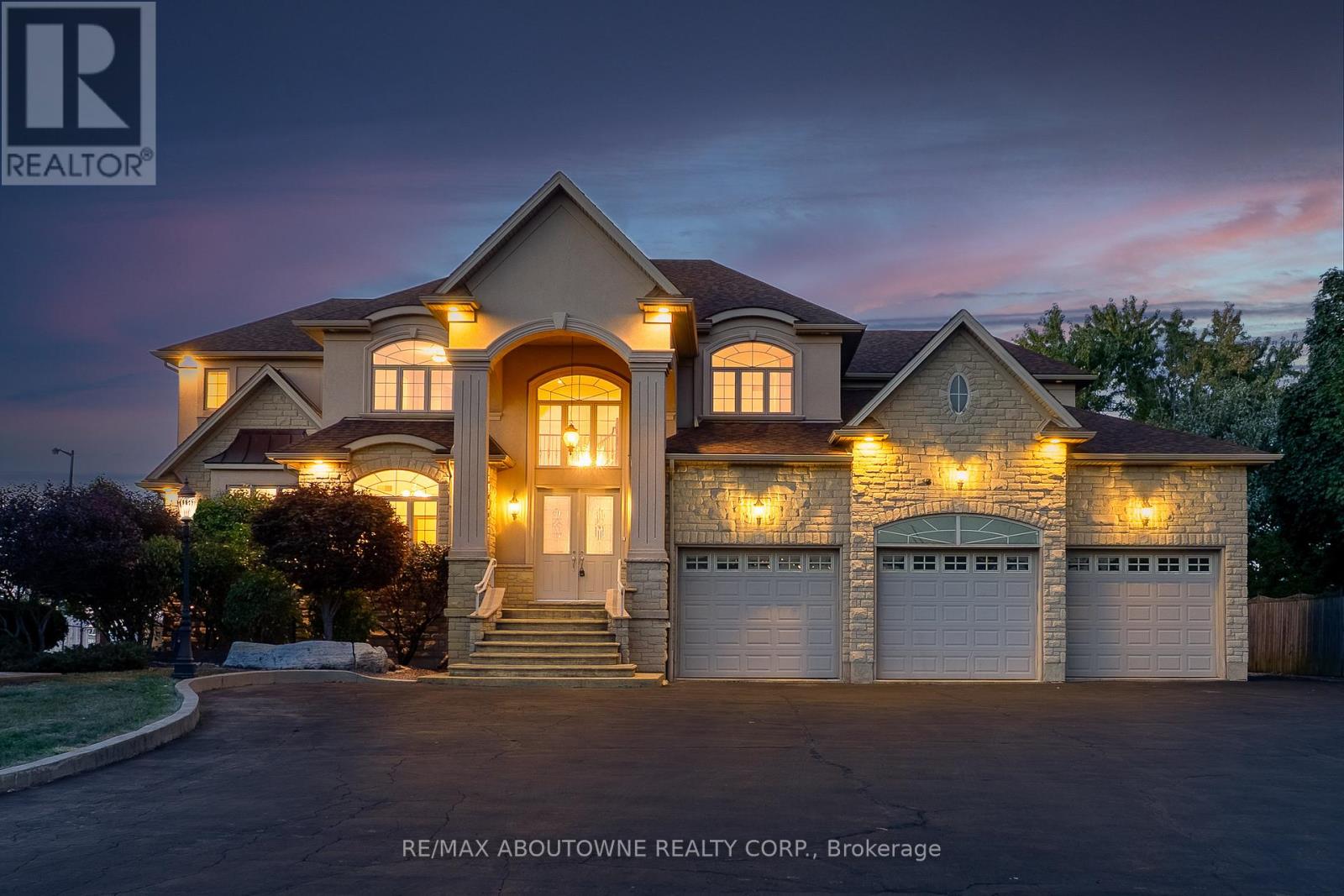 803 Ridge Road, Hamilton, Ontario  L8J 2Y3 - Photo 3 - X12430872