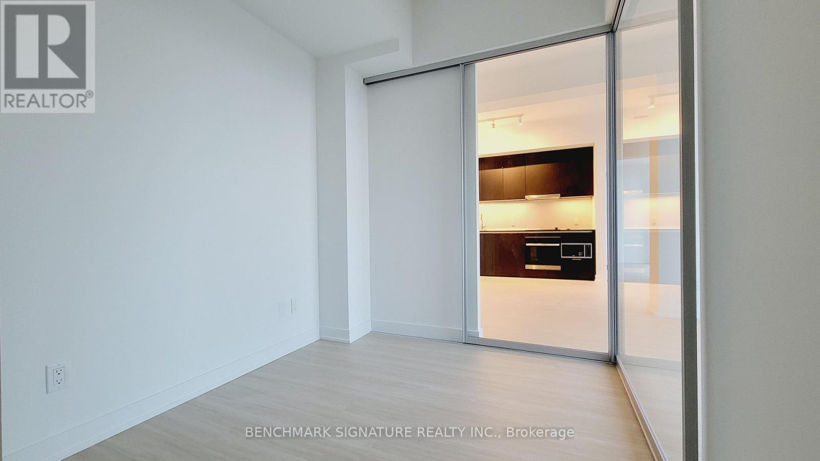 6007 - 8 Wellesley Street W, Toronto, Ontario  M4Y 0J5 - Photo 11 - C12430882