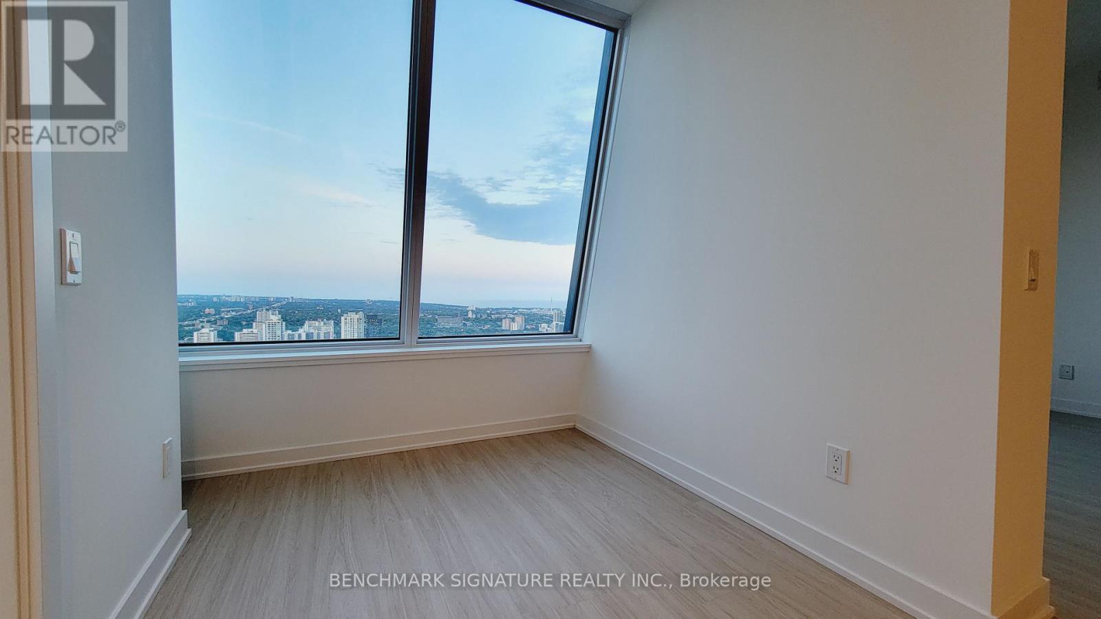 6007 - 8 Wellesley Street W, Toronto, Ontario  M4Y 0J5 - Photo 17 - C12430882