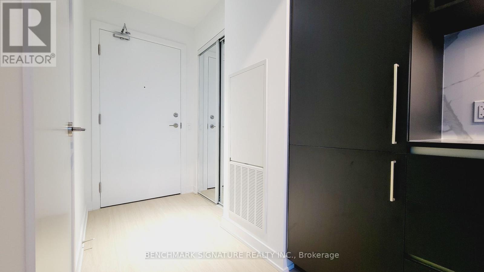 6007 - 8 Wellesley Street W, Toronto, Ontario  M4Y 0J5 - Photo 2 - C12430882