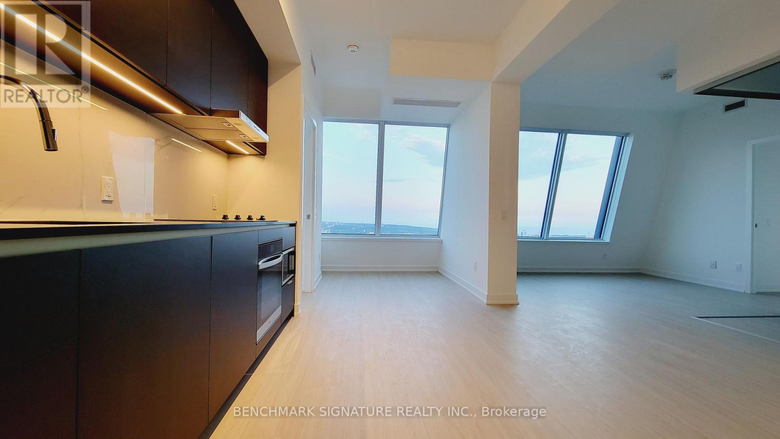 6007 - 8 Wellesley Street W, Toronto, Ontario  M4Y 0J5 - Photo 3 - C12430882