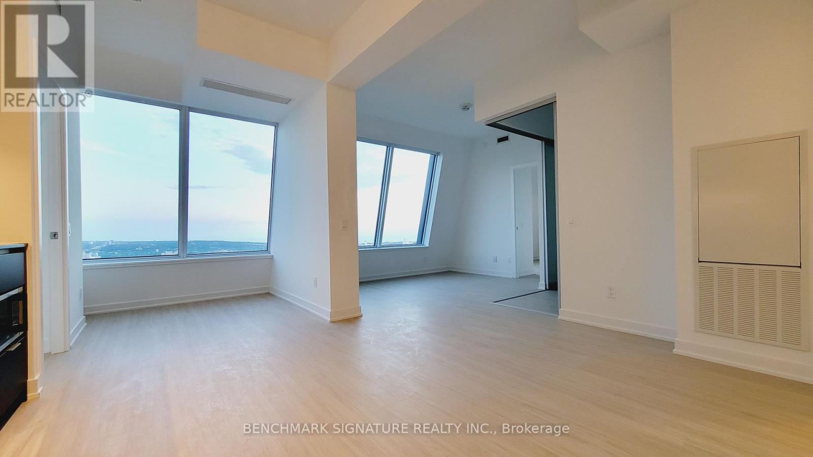 6007 - 8 Wellesley Street W, Toronto, Ontario  M4Y 0J5 - Photo 6 - C12430882