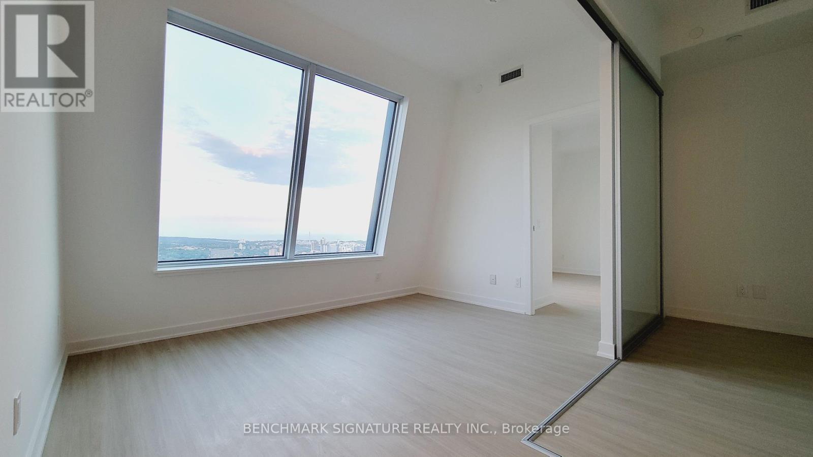 6007 - 8 Wellesley Street W, Toronto, Ontario  M4Y 0J5 - Photo 8 - C12430882