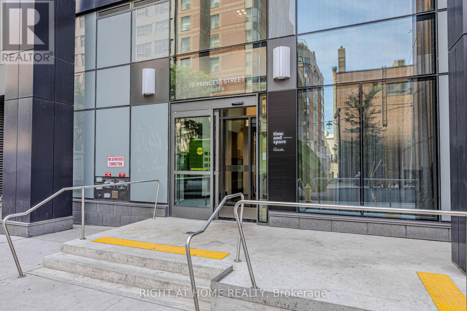 2616 - 70 Princess Street, Toronto, Ontario  M5A 0X6 - Photo 2 - C12430885