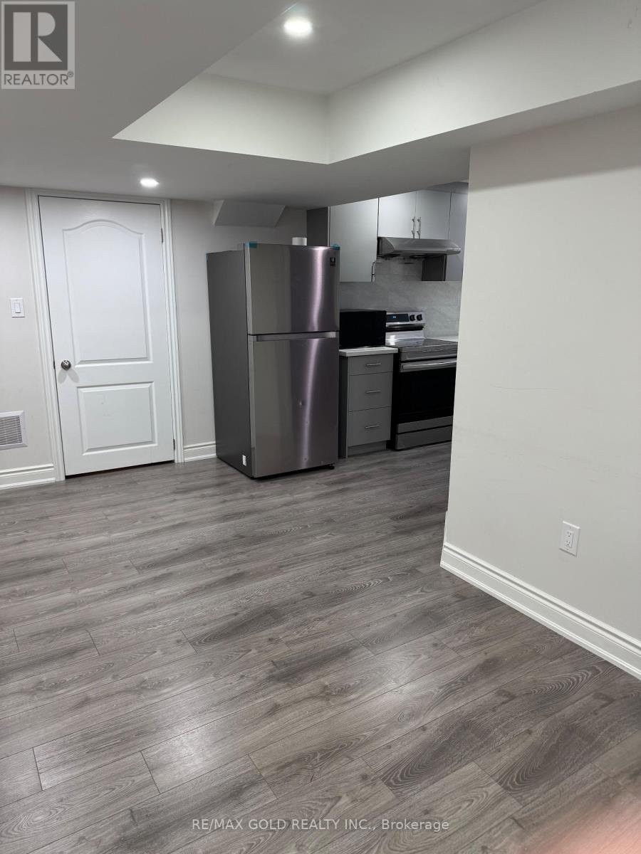 13 Leadenhall Rd ( Bsmt ) Road, Brampton, Ontario  L7A 0B2 - Photo 8 - W12430825