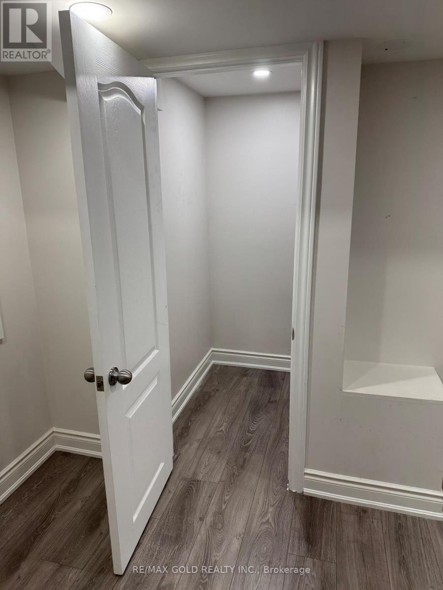 13 Leadenhall Rd ( Bsmt ) Road, Brampton, Ontario  L7A 0B2 - Photo 11 - W12430825