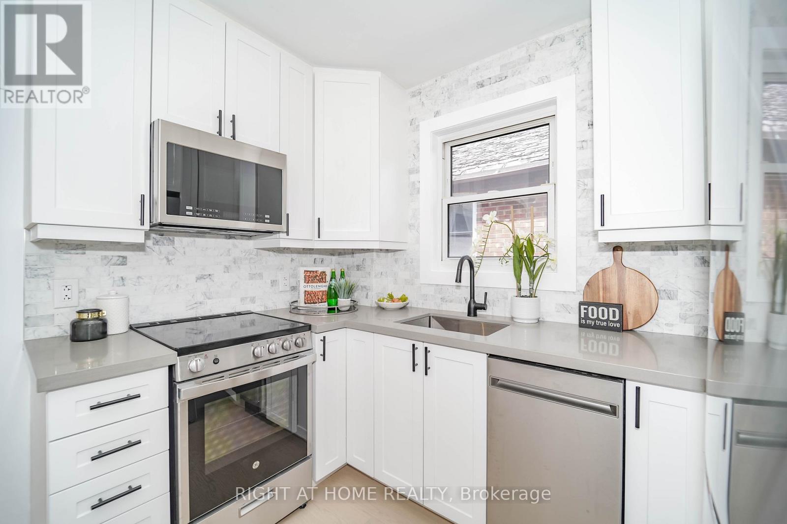 1360 Woodbine Avenue, Toronto, Ontario  M4C 4G5 - Photo 13 - E12430884