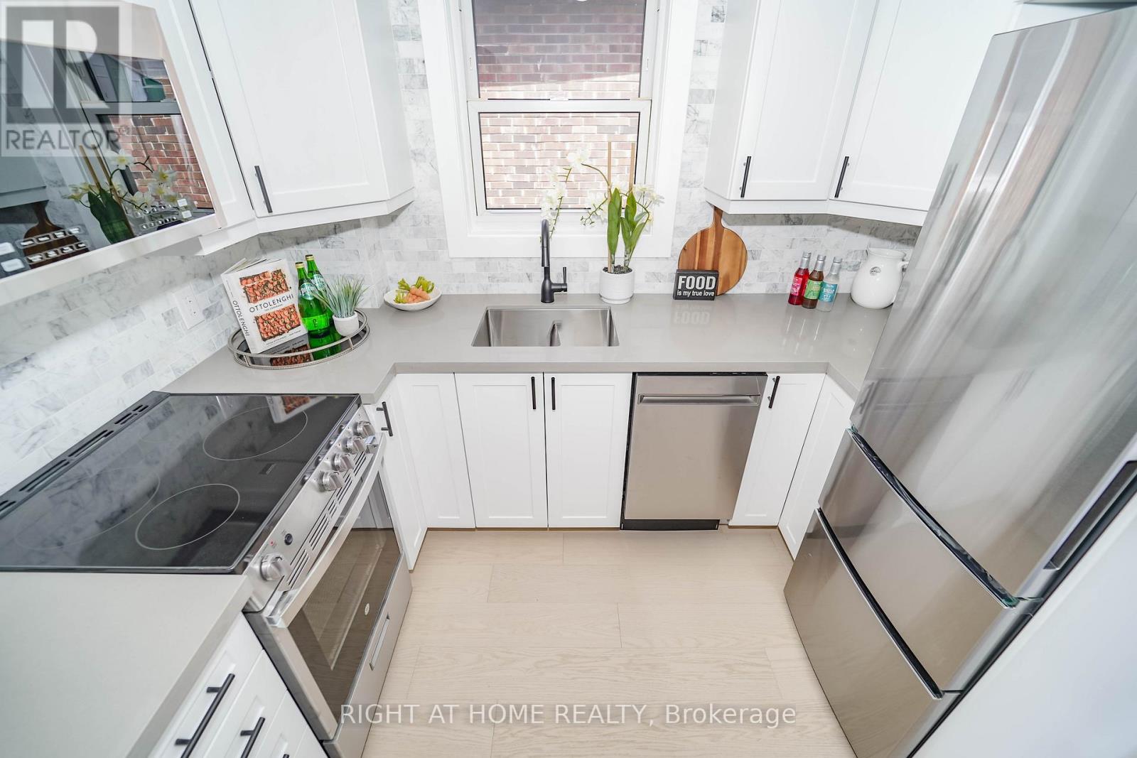 1360 Woodbine Avenue, Toronto, Ontario  M4C 4G5 - Photo 15 - E12430884