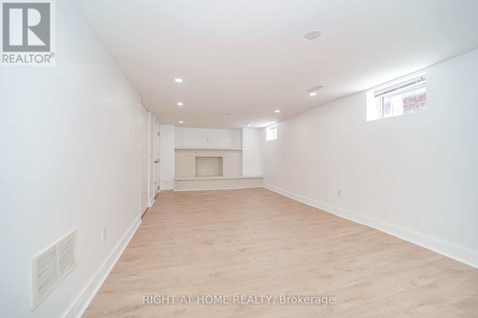 1360 Woodbine Avenue, Toronto, Ontario  M4C 4G5 - Photo 29 - E12430884