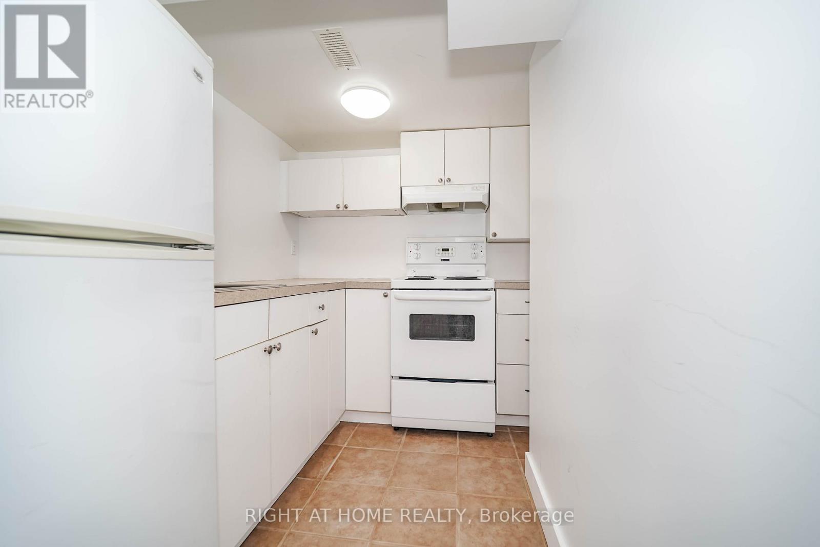 1360 Woodbine Avenue, Toronto, Ontario  M4C 4G5 - Photo 31 - E12430884
