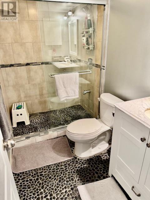 3374 Angel Pass Drive, Mississauga, Ontario  L5M 7K5 - Photo 12 - W12430174