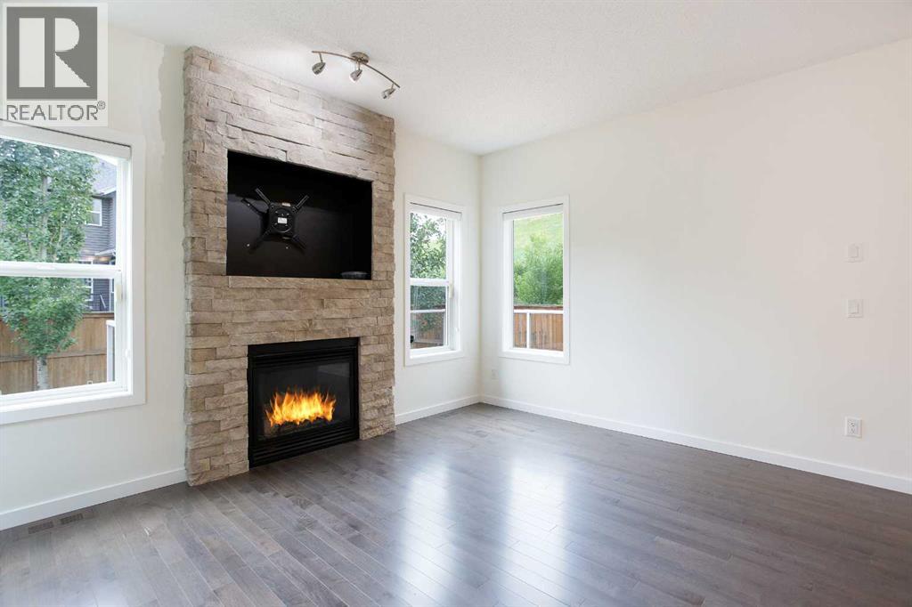 9 Cougar Ridge Rise Sw, Calgary, Alberta  T3H 0S7 - Photo 7 - A2249270