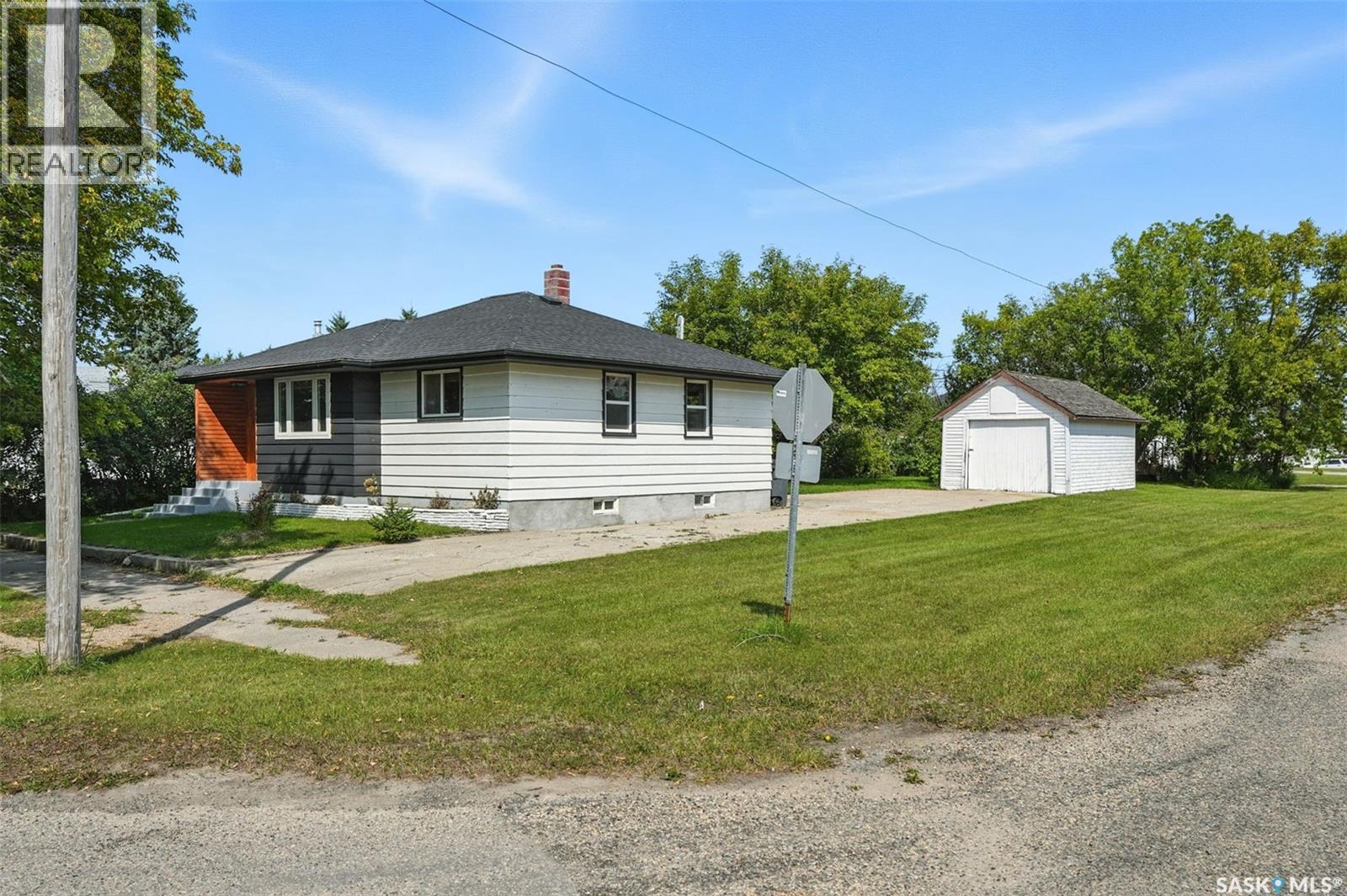 301 3rd Avenue W, Nokomis, Saskatchewan  S0G 3R0 - Photo 1 - SK019064