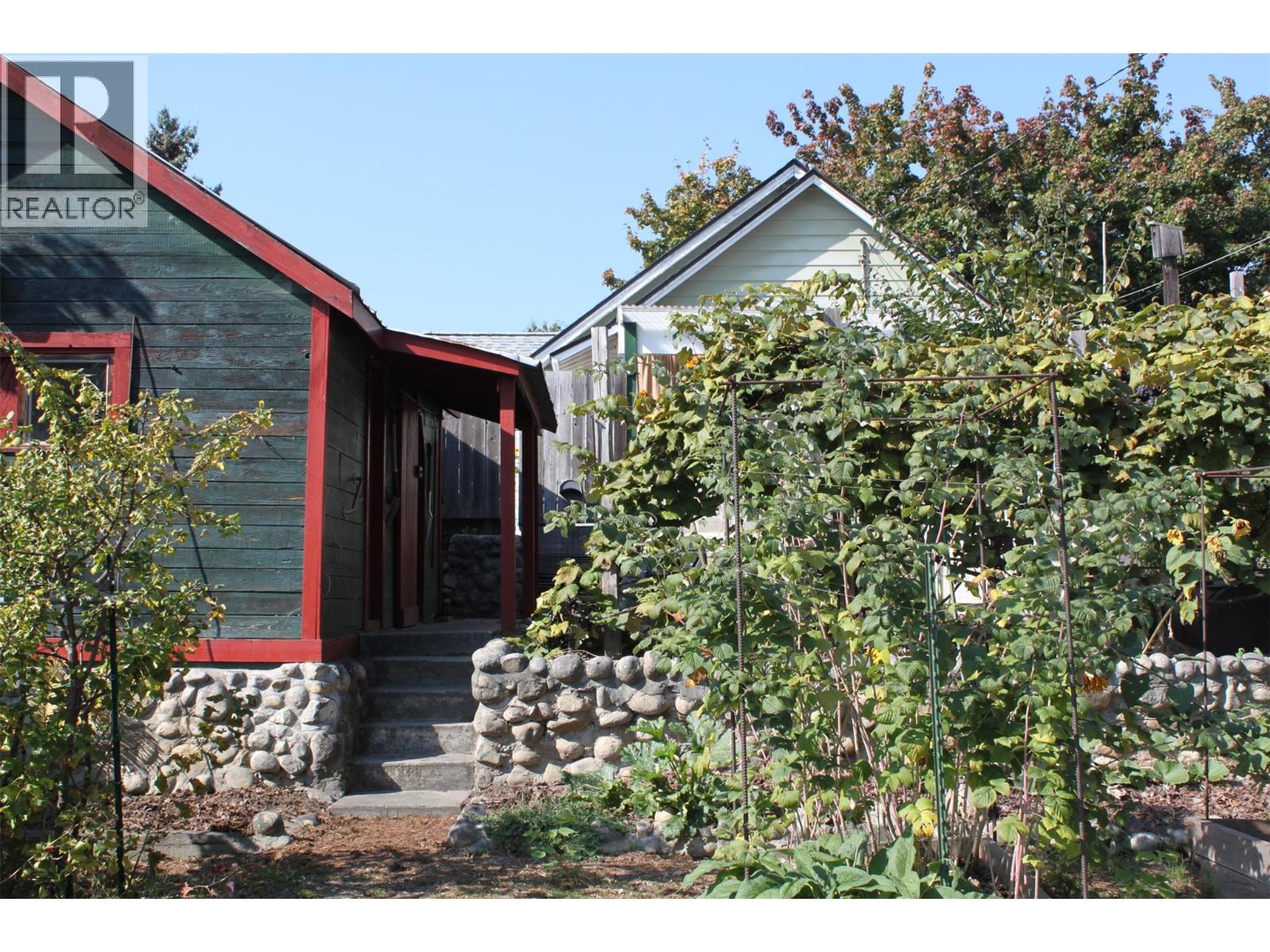 109 4th Avenue Nw, Nakusp, British Columbia  V0G 1R0 - Photo 1 - 10364187