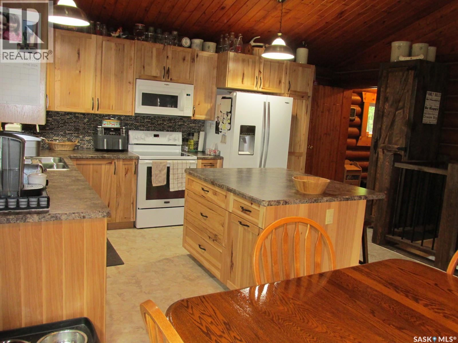 Garrick Log Home Acreage, Torch River Rm No. 488, Saskatchewan  S0J 0M0 - Photo 16 - SK007711