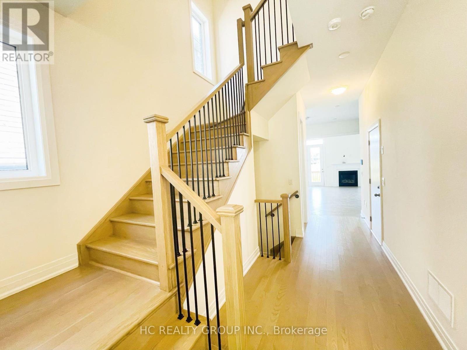 115a Bond Crescent, Richmond Hill, Ontario  L4E 3L1 - Photo 4 - N12430910