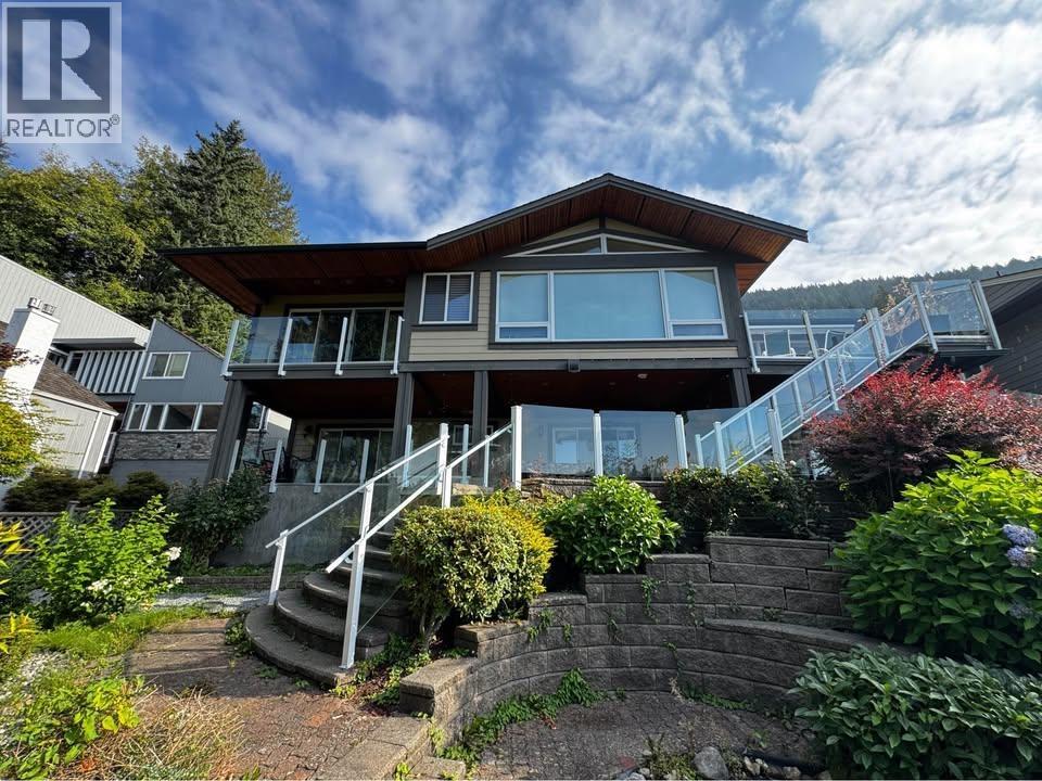 Garden level 5173 REDONDA DR, North Vancouver, British Columbia