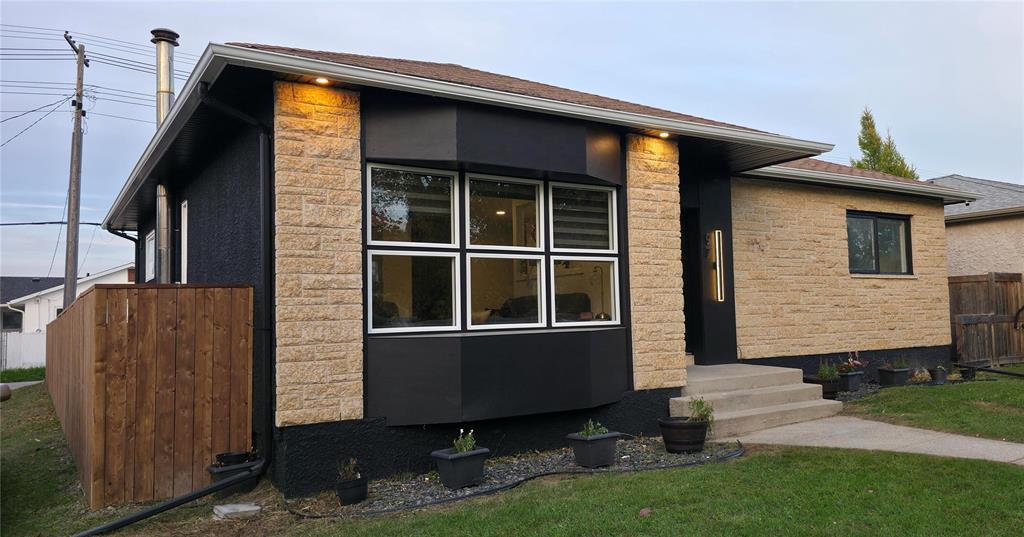 97 Teakwood Avenue, Winnipeg, Manitoba  R2V 2M7 - Photo 0 - 202525224