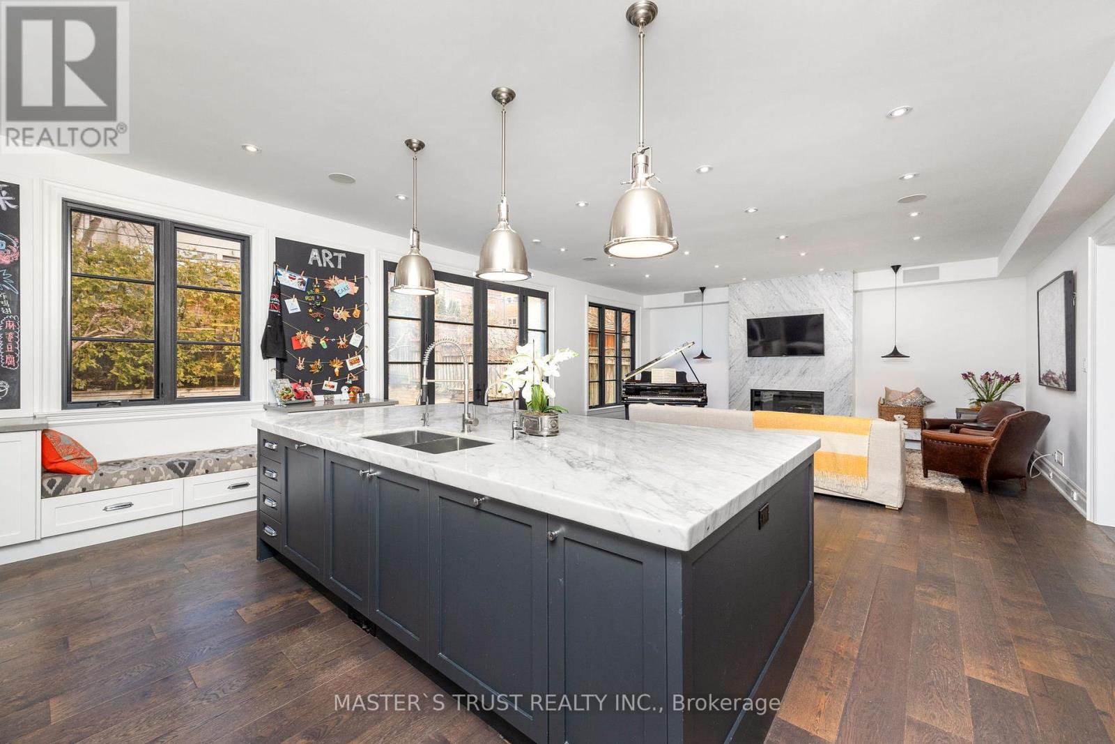 28 Forest Ridge Drive, Toronto, Ontario  M6B 1H3 - Photo 13 - C12430912