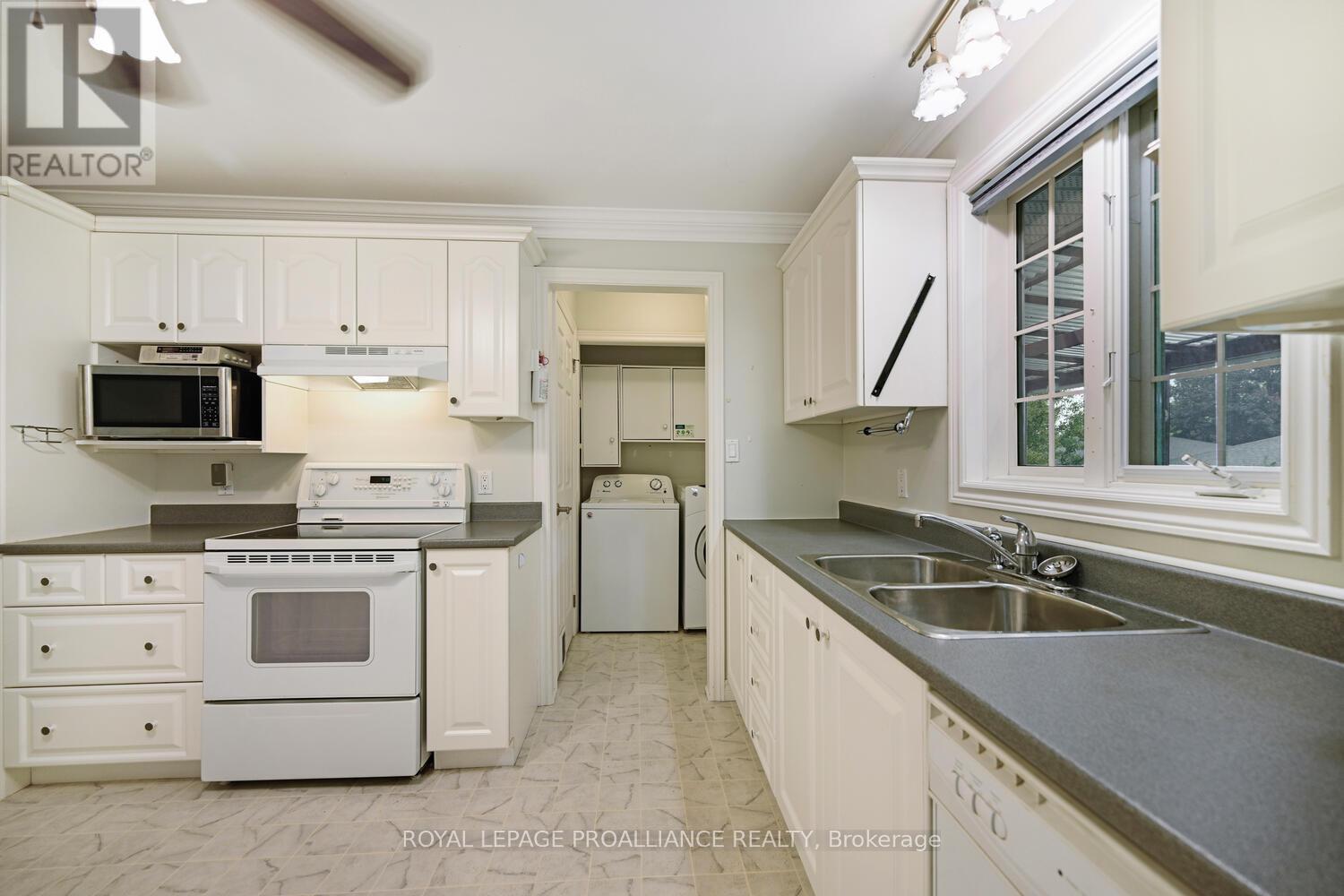 1003 Montrose Street, Brockville, Ontario  K6V 7E9 - Photo 11 - X12430922
