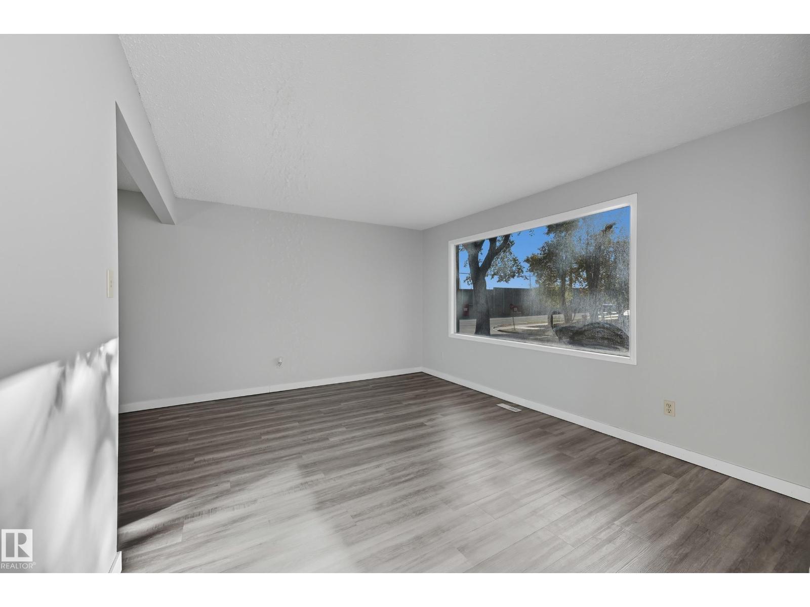 12707 12709 122 St Nw, Edmonton, Alberta  T5E 0L3 - Photo 3 - E4459890