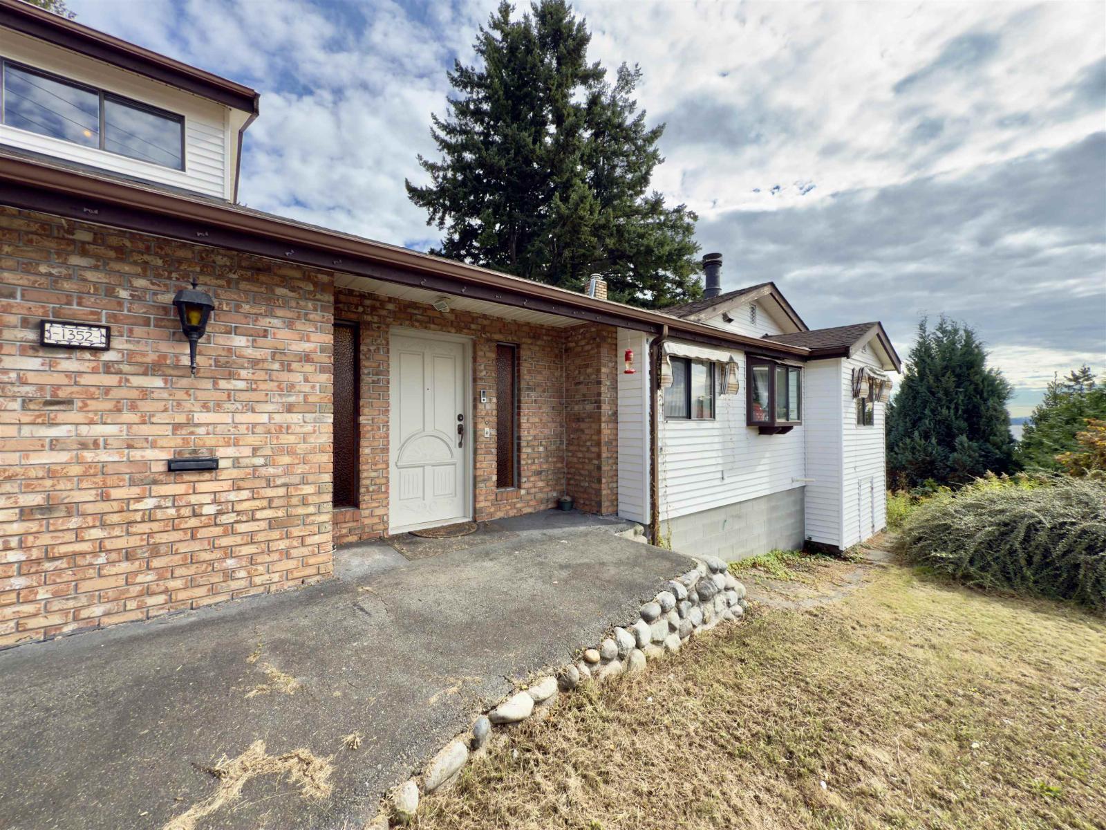 1352 OXFORD STREET, White Rock, British Columbia