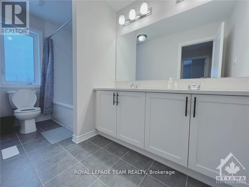 722 Vennecy Terrace, Ottawa, Ontario  K1W 0N3 - Photo 13 - X12430926