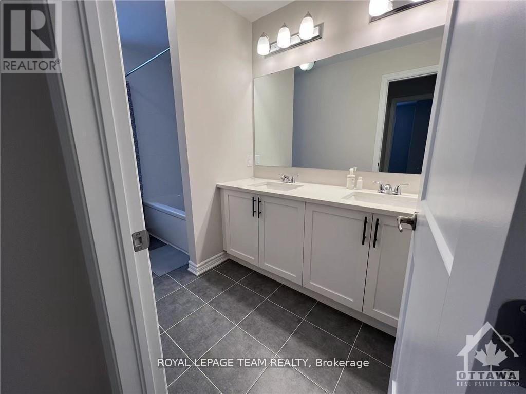 722 Vennecy Terrace, Ottawa, Ontario  K1W 0N3 - Photo 14 - X12430926