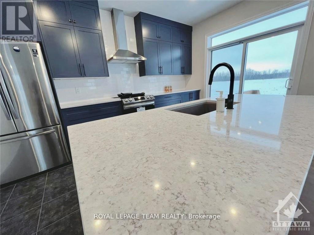 722 Vennecy Terrace, Ottawa, Ontario  K1W 0N3 - Photo 6 - X12430926