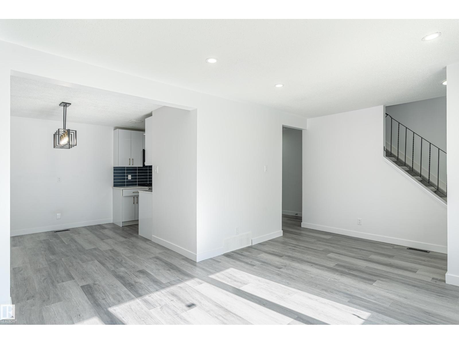5b Twin Tc Nw Nw, Edmonton, Alberta  T6K 1V4 - Photo 10 - E4459891
