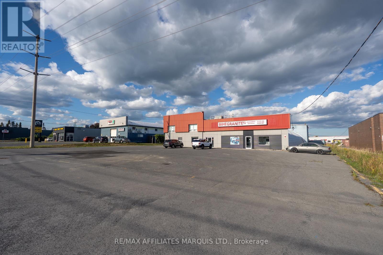 1397 Rosemount Avenue, Cornwall, Ontario  K6J 3E5 - Photo 2 - X12430930