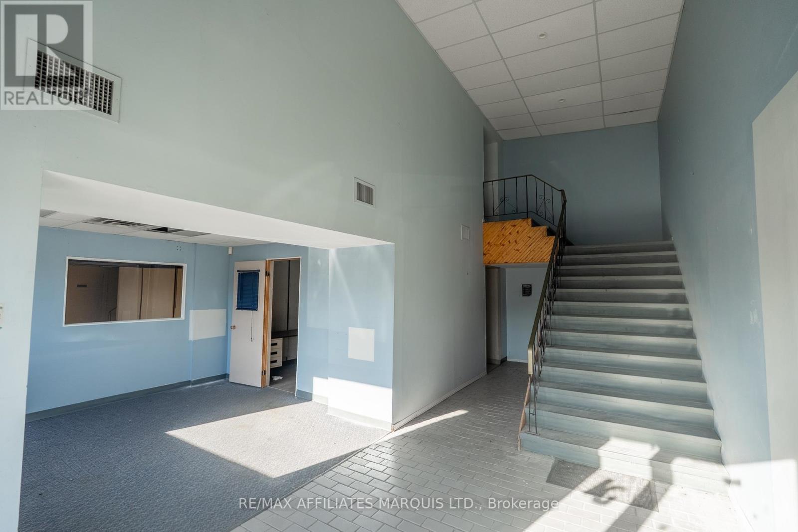 1397 Rosemount Avenue, Cornwall, Ontario  K6J 3E5 - Photo 3 - X12430930