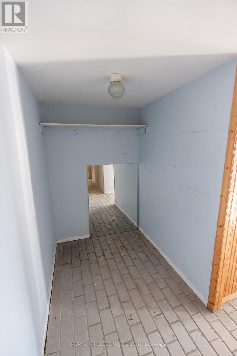 1397 Rosemount Avenue, Cornwall, Ontario  K6J 3E5 - Photo 9 - X12430930