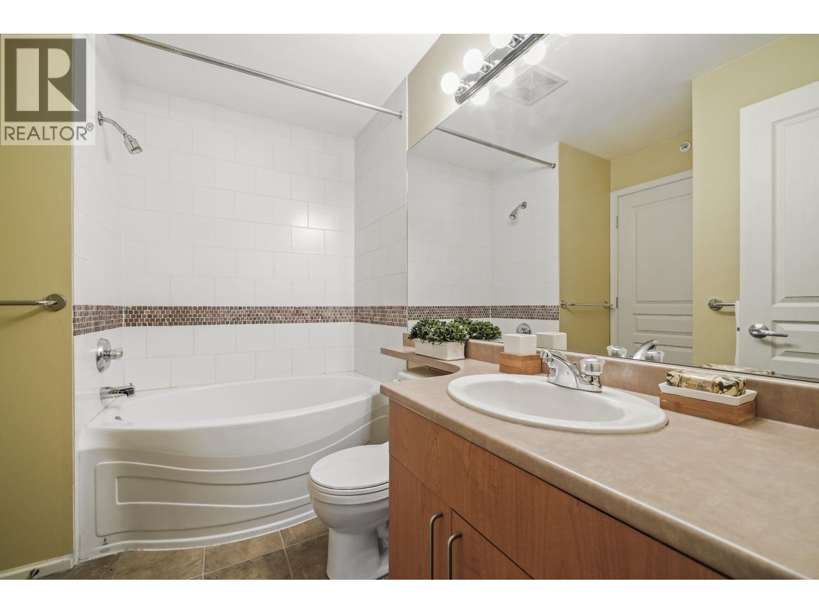 355 1100 E 29th Street, North Vancouver, British Columbia  V7K 3E4 - Photo 4 - R3051444