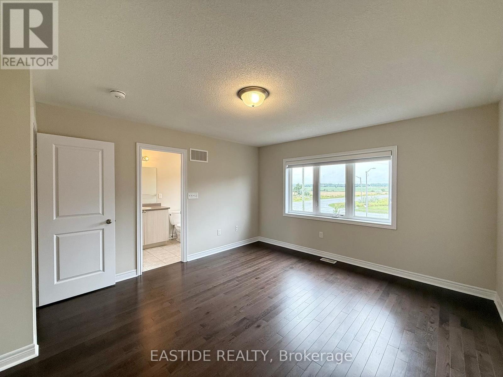 116 Finegan Circle, Brampton, Ontario  L7A 0B7 - Photo 12 - W12430927