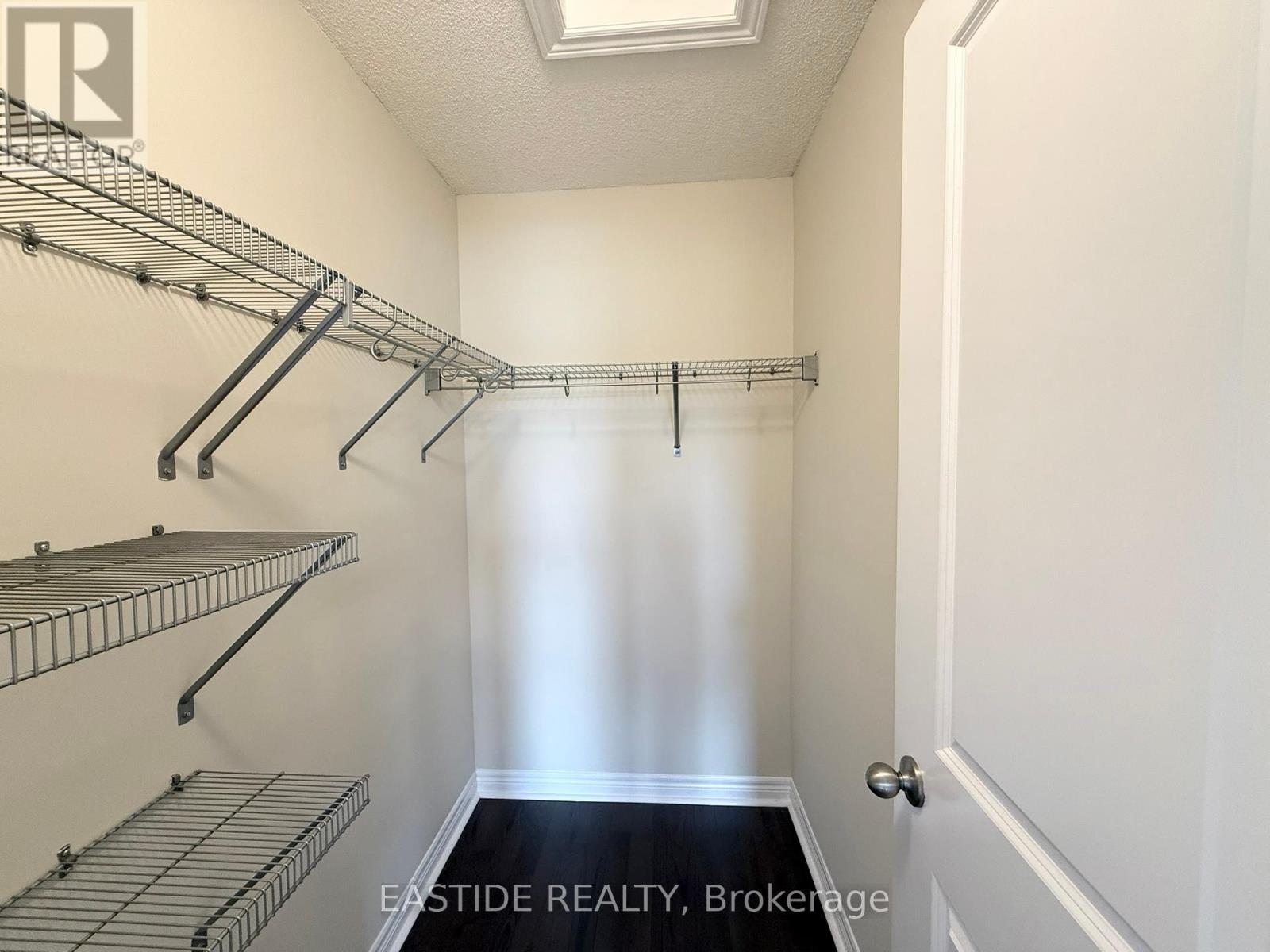 116 Finegan Circle, Brampton, Ontario  L7A 0B7 - Photo 13 - W12430927