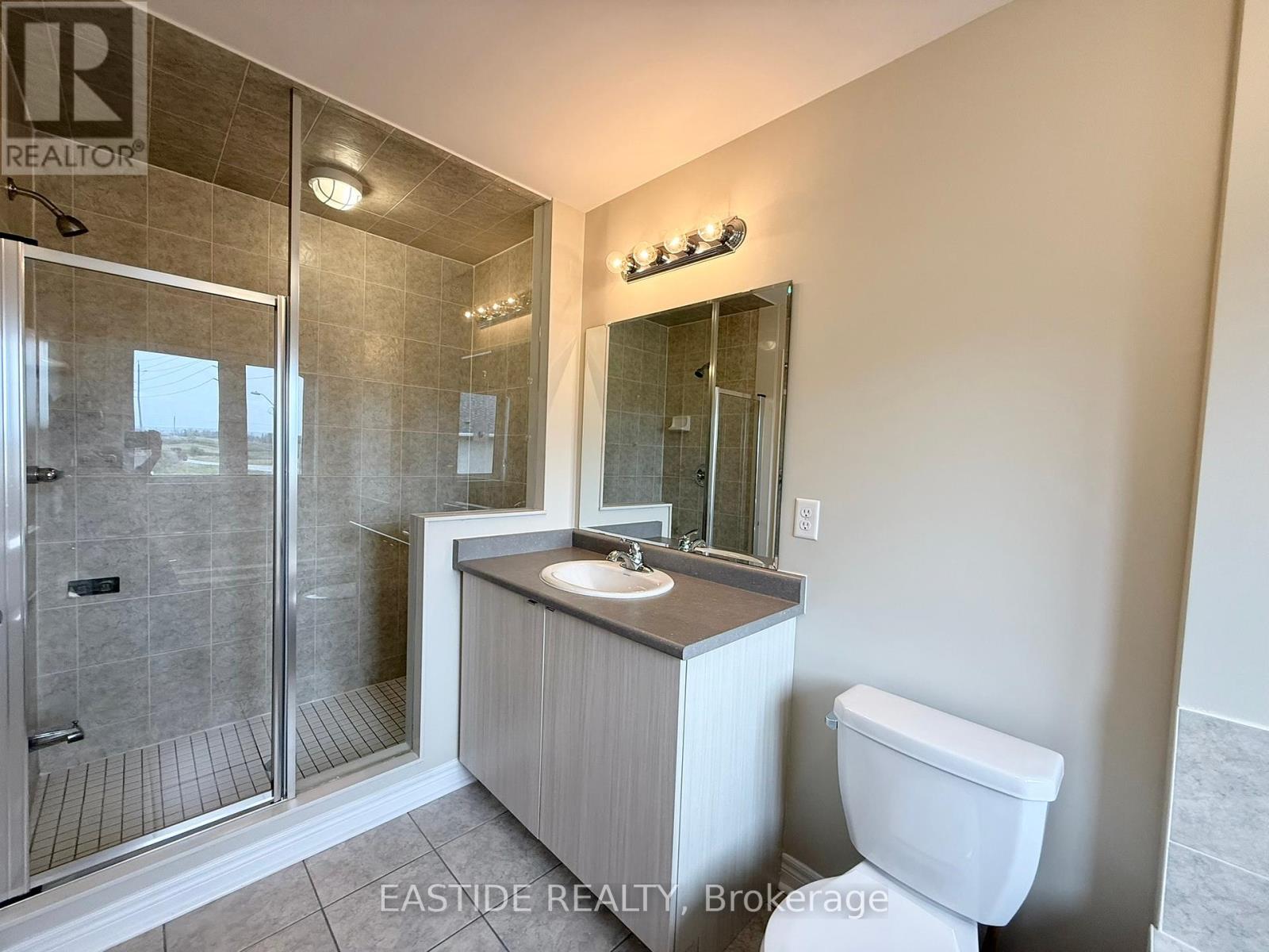 116 Finegan Circle, Brampton, Ontario  L7A 0B7 - Photo 15 - W12430927