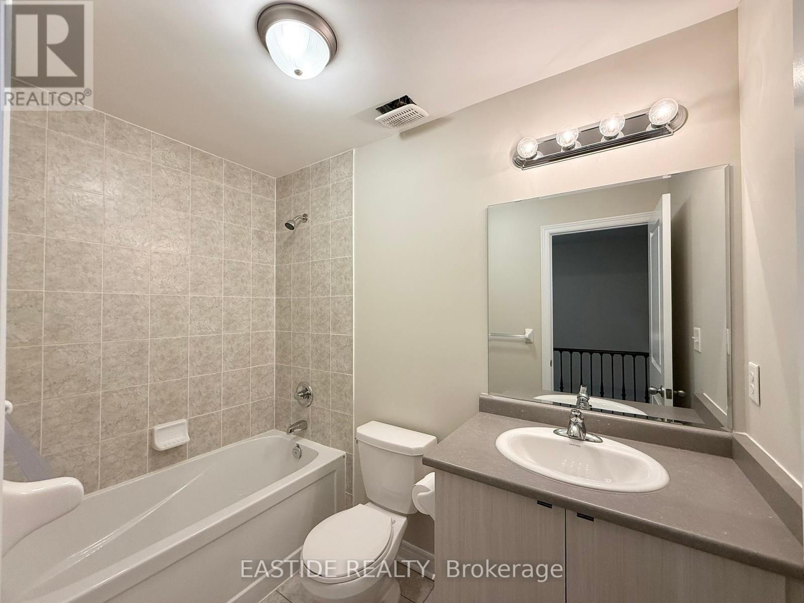 116 Finegan Circle, Brampton, Ontario  L7A 0B7 - Photo 17 - W12430927