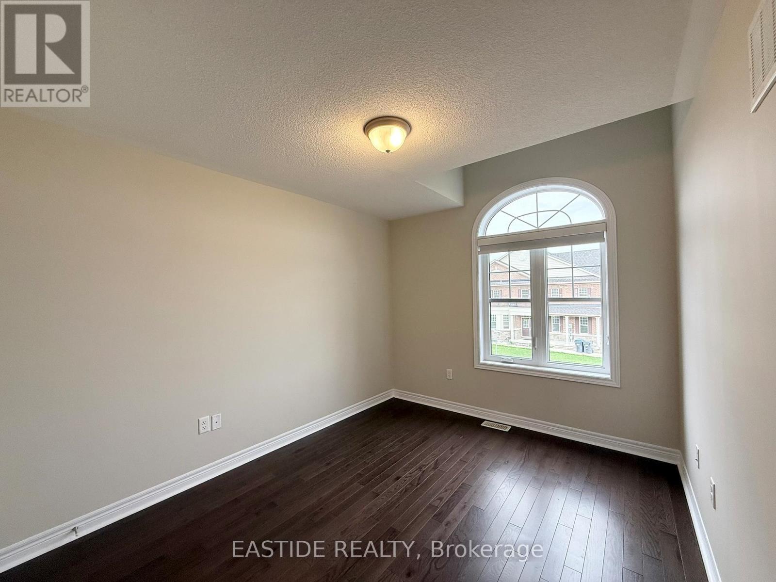 116 Finegan Circle, Brampton, Ontario  L7A 0B7 - Photo 18 - W12430927