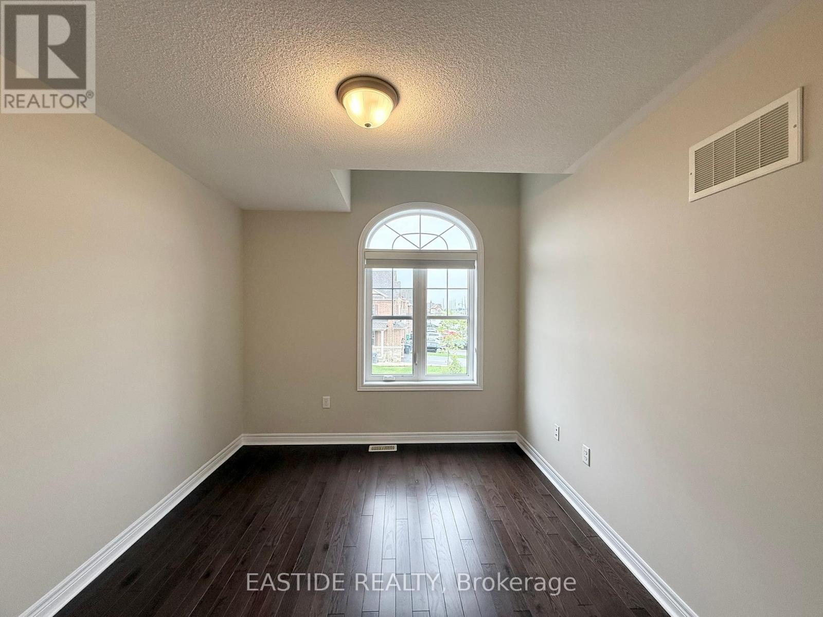 116 Finegan Circle, Brampton, Ontario  L7A 0B7 - Photo 19 - W12430927