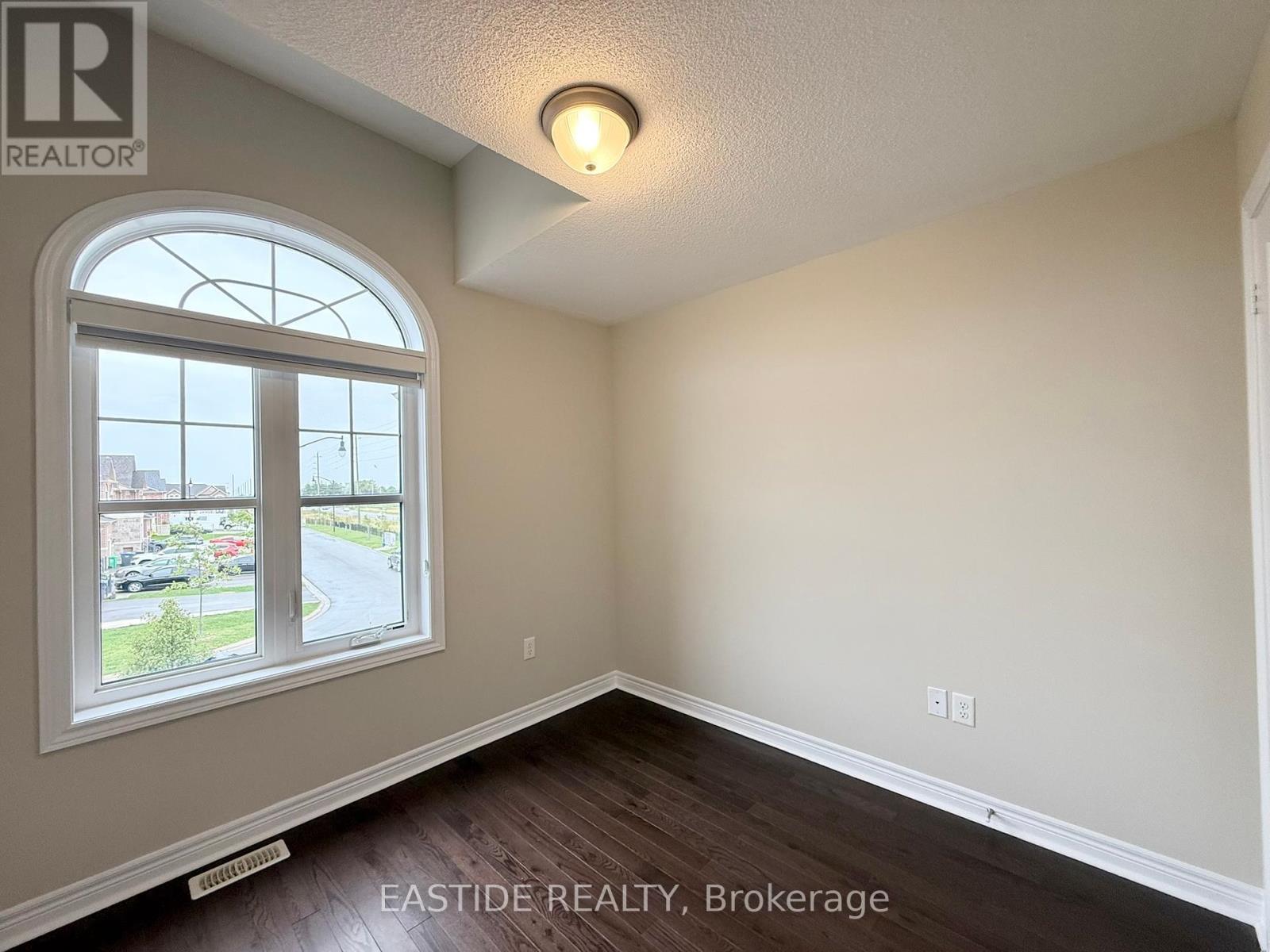 116 Finegan Circle, Brampton, Ontario  L7A 0B7 - Photo 22 - W12430927
