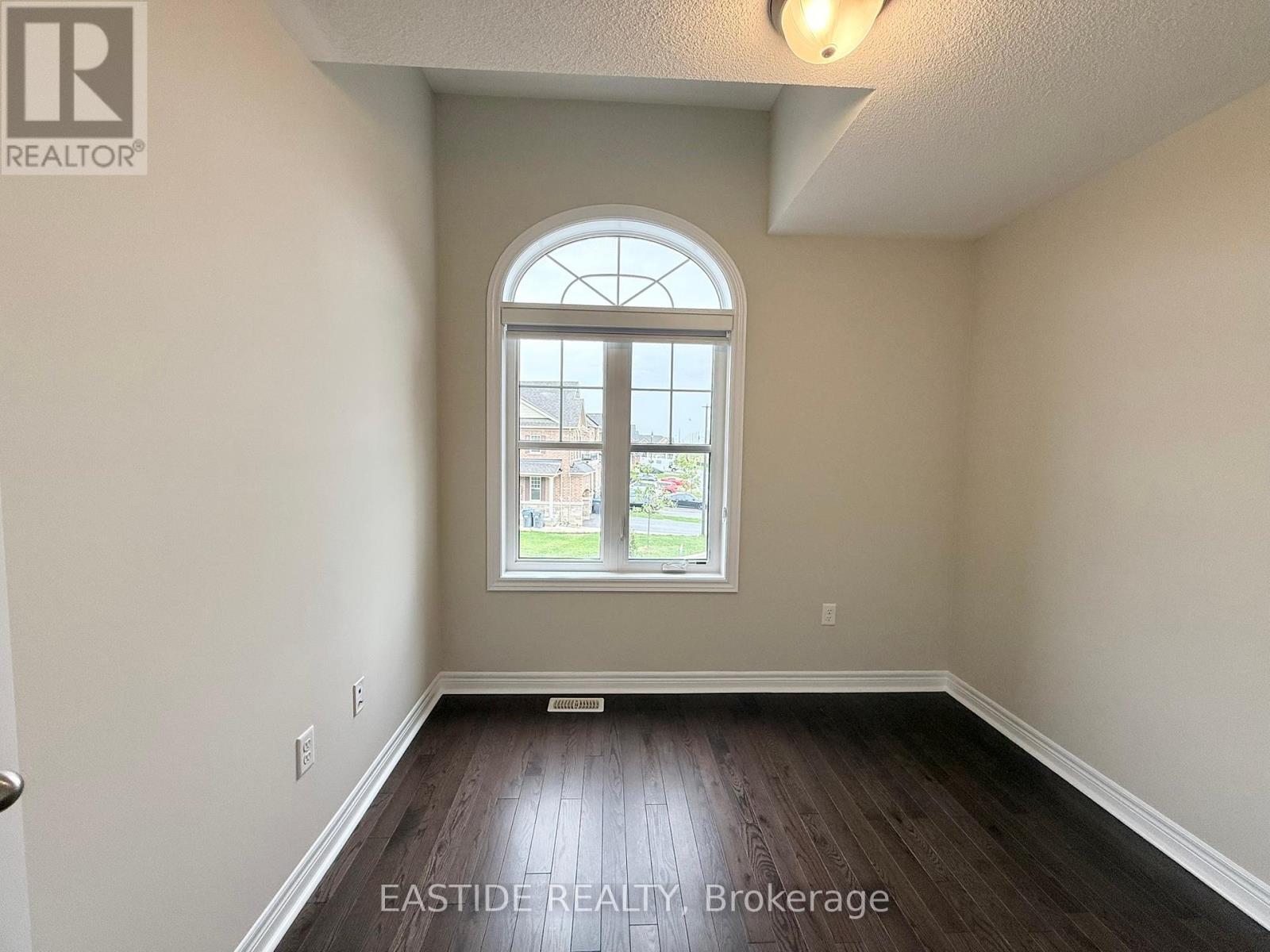116 Finegan Circle, Brampton, Ontario  L7A 0B7 - Photo 23 - W12430927