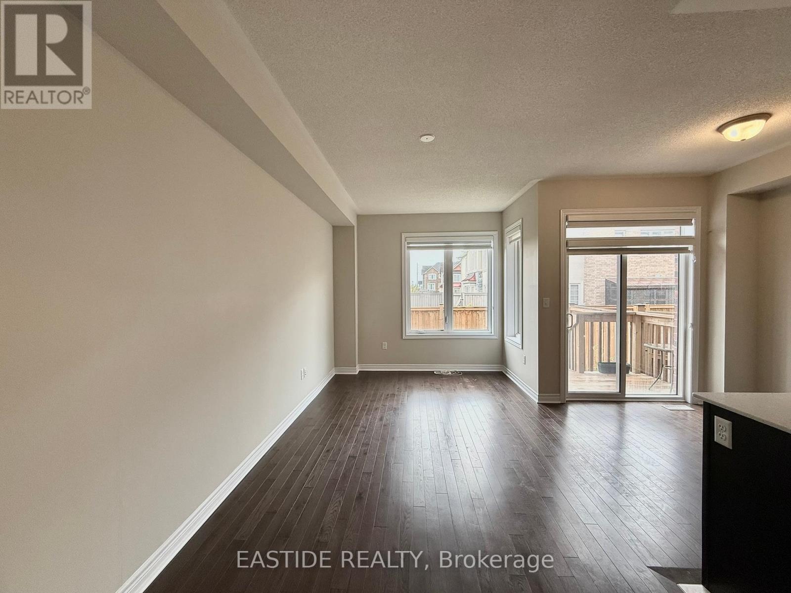 116 Finegan Circle, Brampton, Ontario  L7A 0B7 - Photo 6 - W12430927