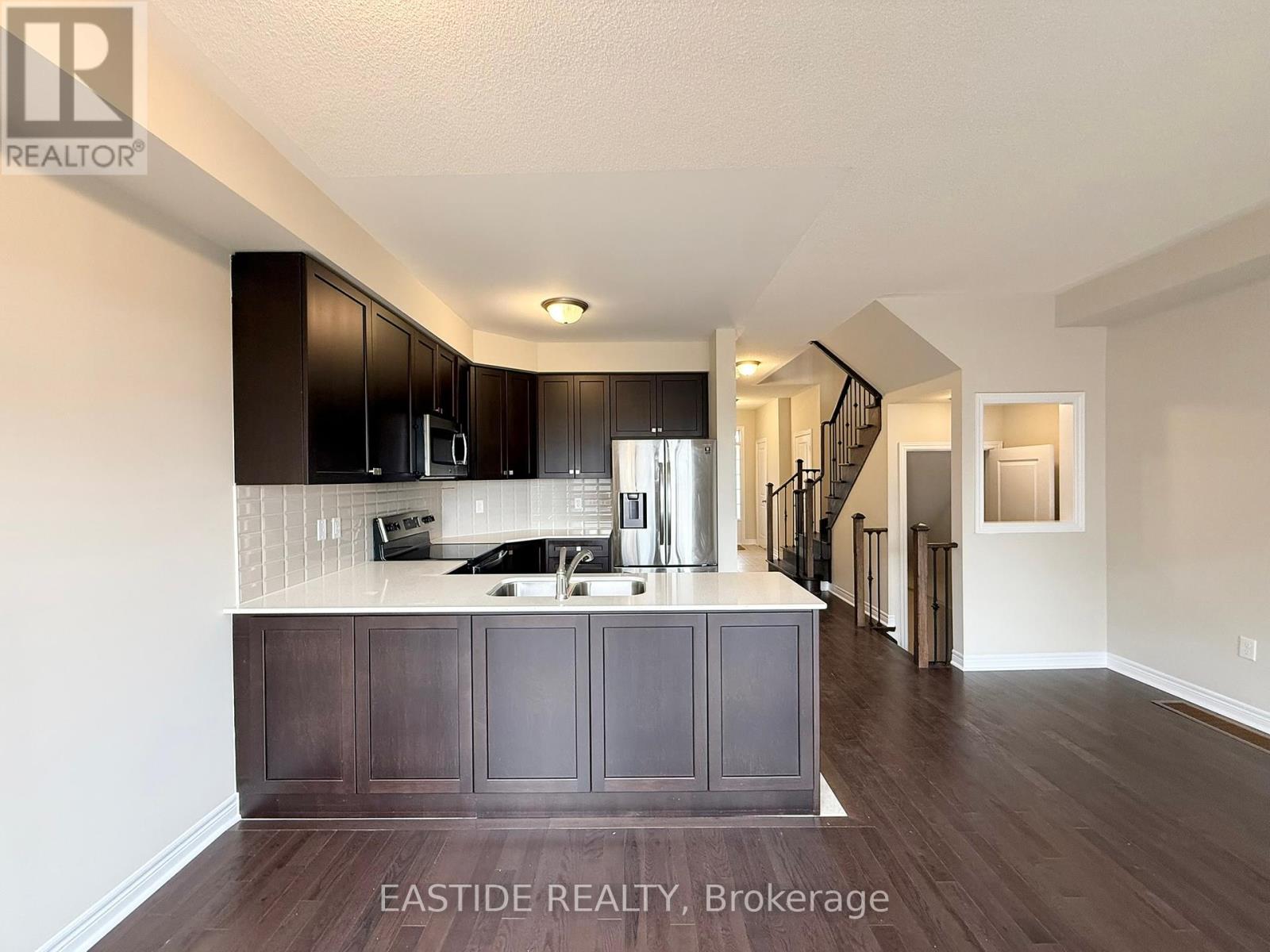 116 Finegan Circle, Brampton, Ontario  L7A 0B7 - Photo 8 - W12430927