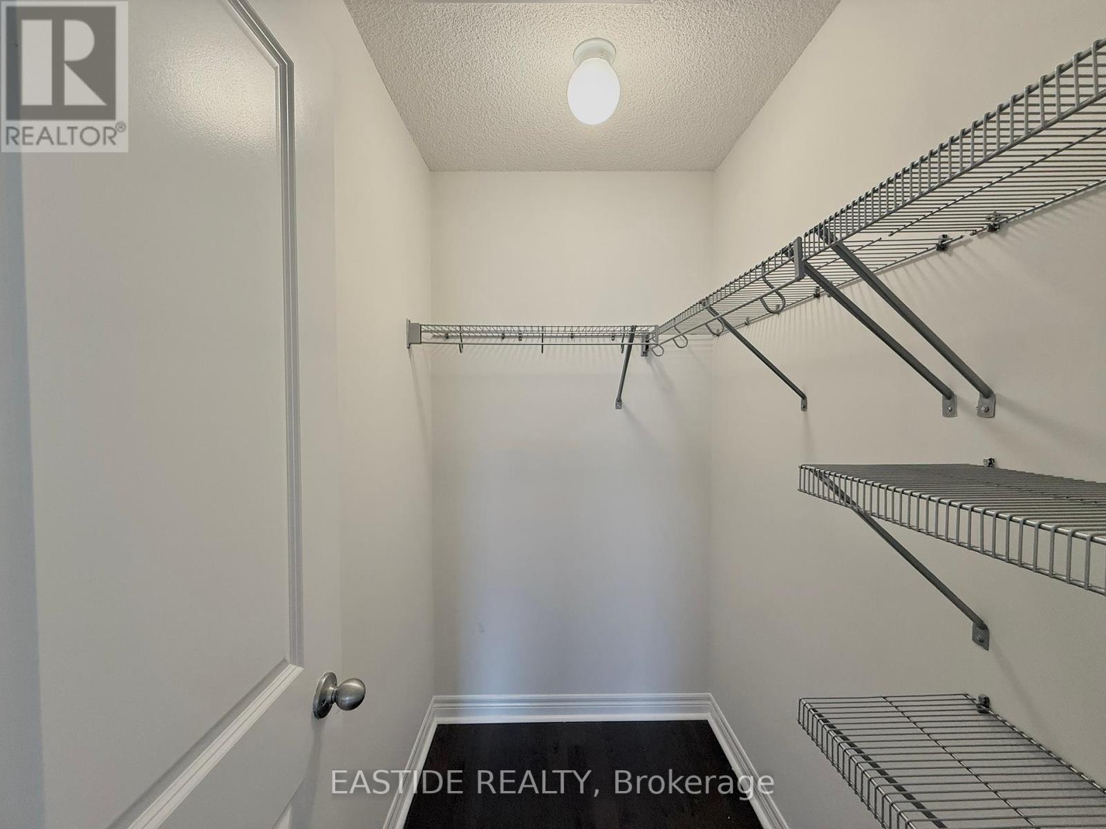 118 Finegan Circle, Brampton, Ontario  L7A 4Z9 - Photo 11 - W12430928
